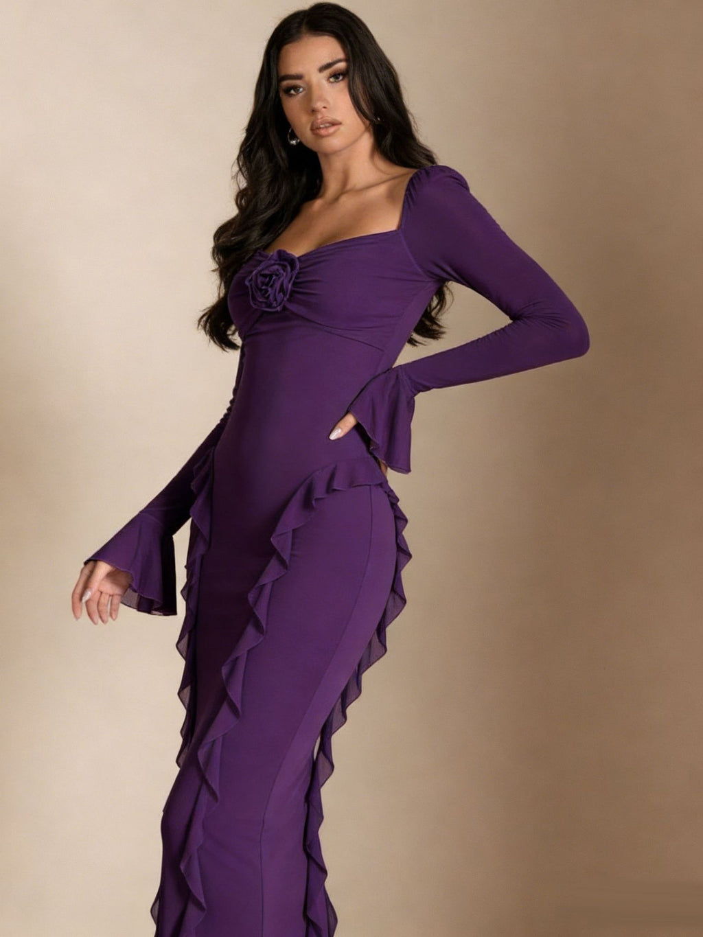 Tailliertes Midikleid mit Blumenprägung