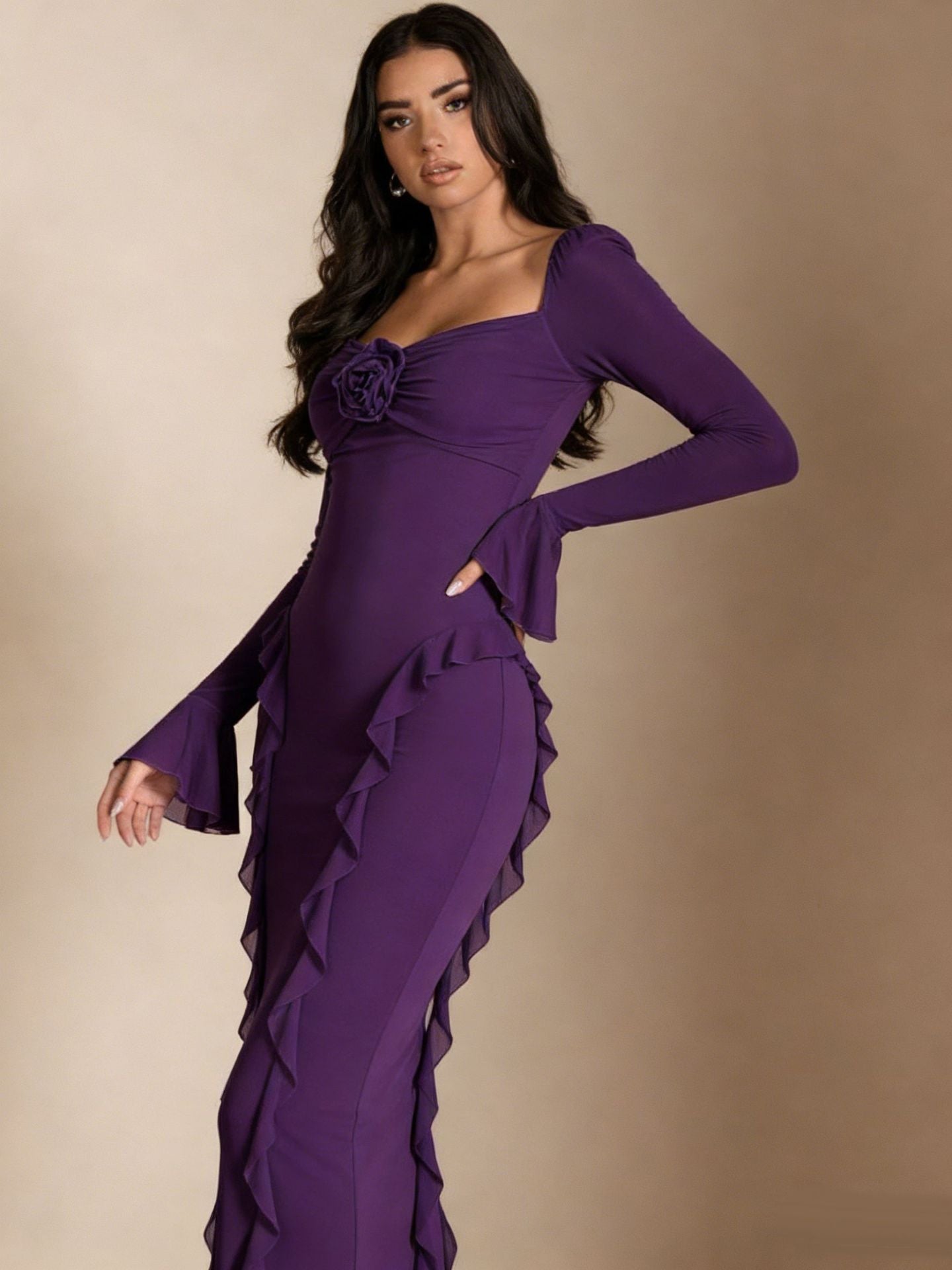 Tailliertes Midikleid mit Blumenprägung
