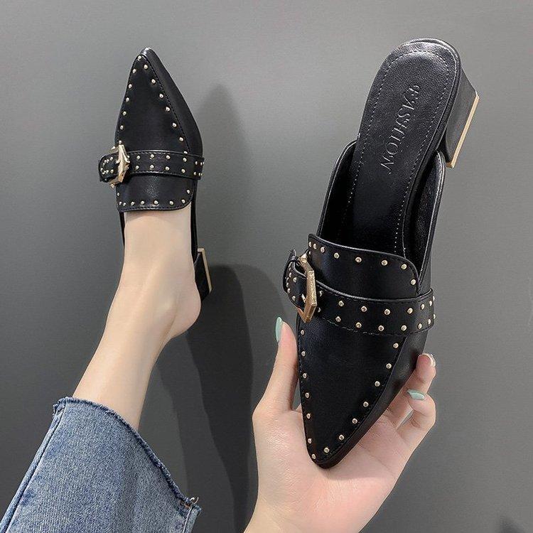 Retro Mules mit spitzer Kappe und mittlerem Absatz