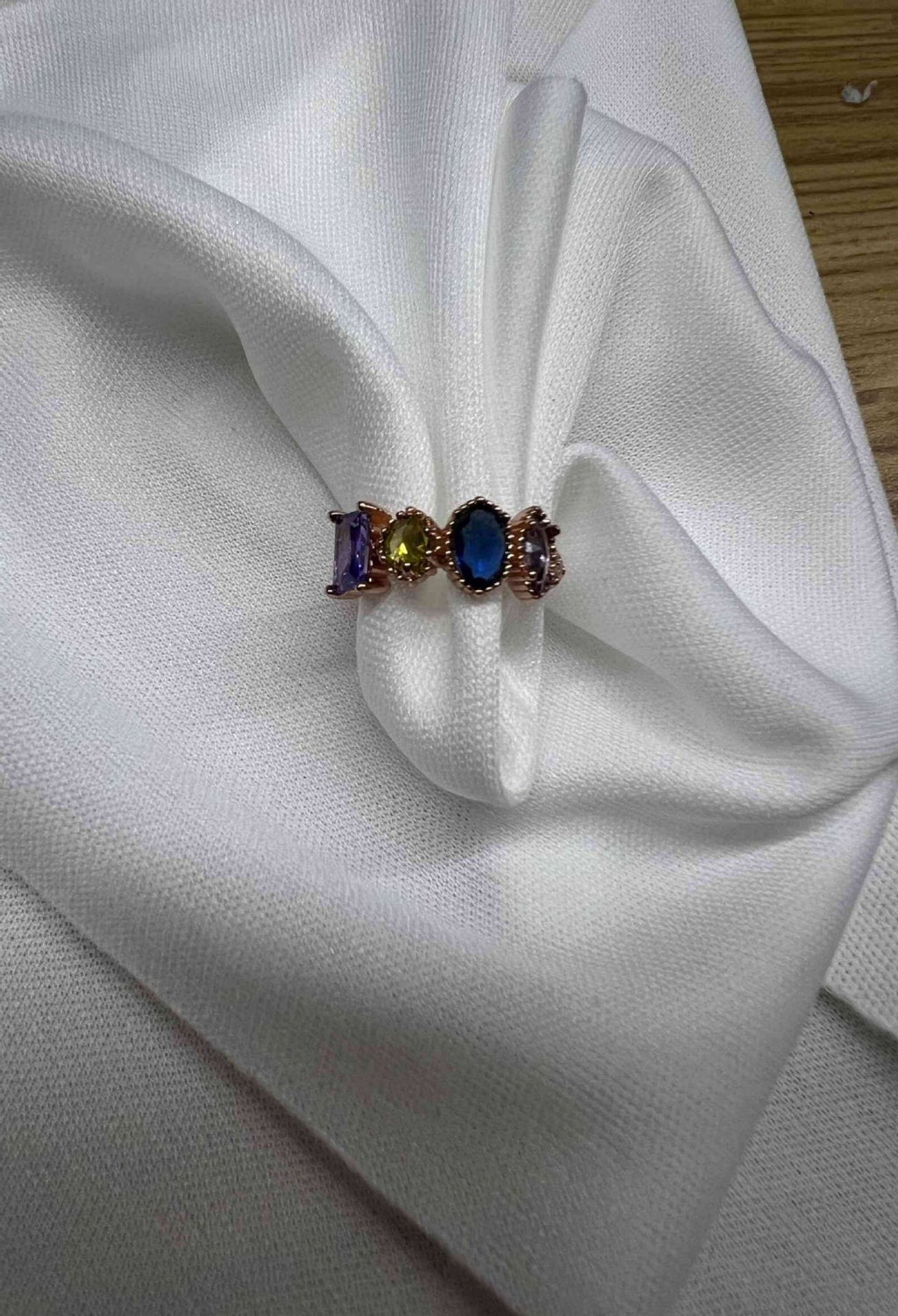 Personalisierter Ring mit Stein