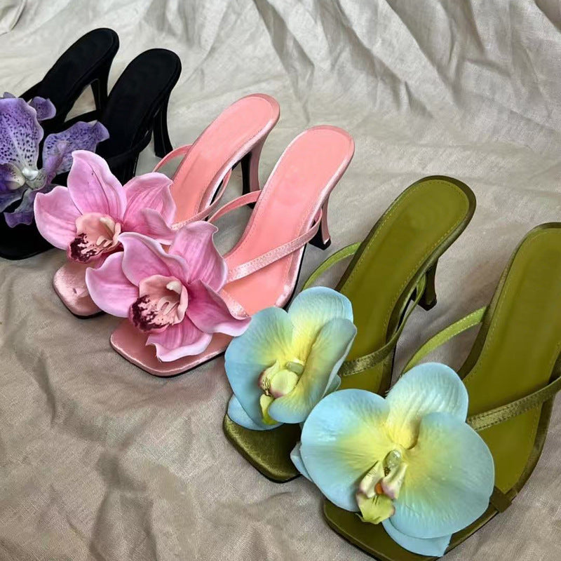 Hochhackige Satinsandalen – Bild 6 | LuxeStyle