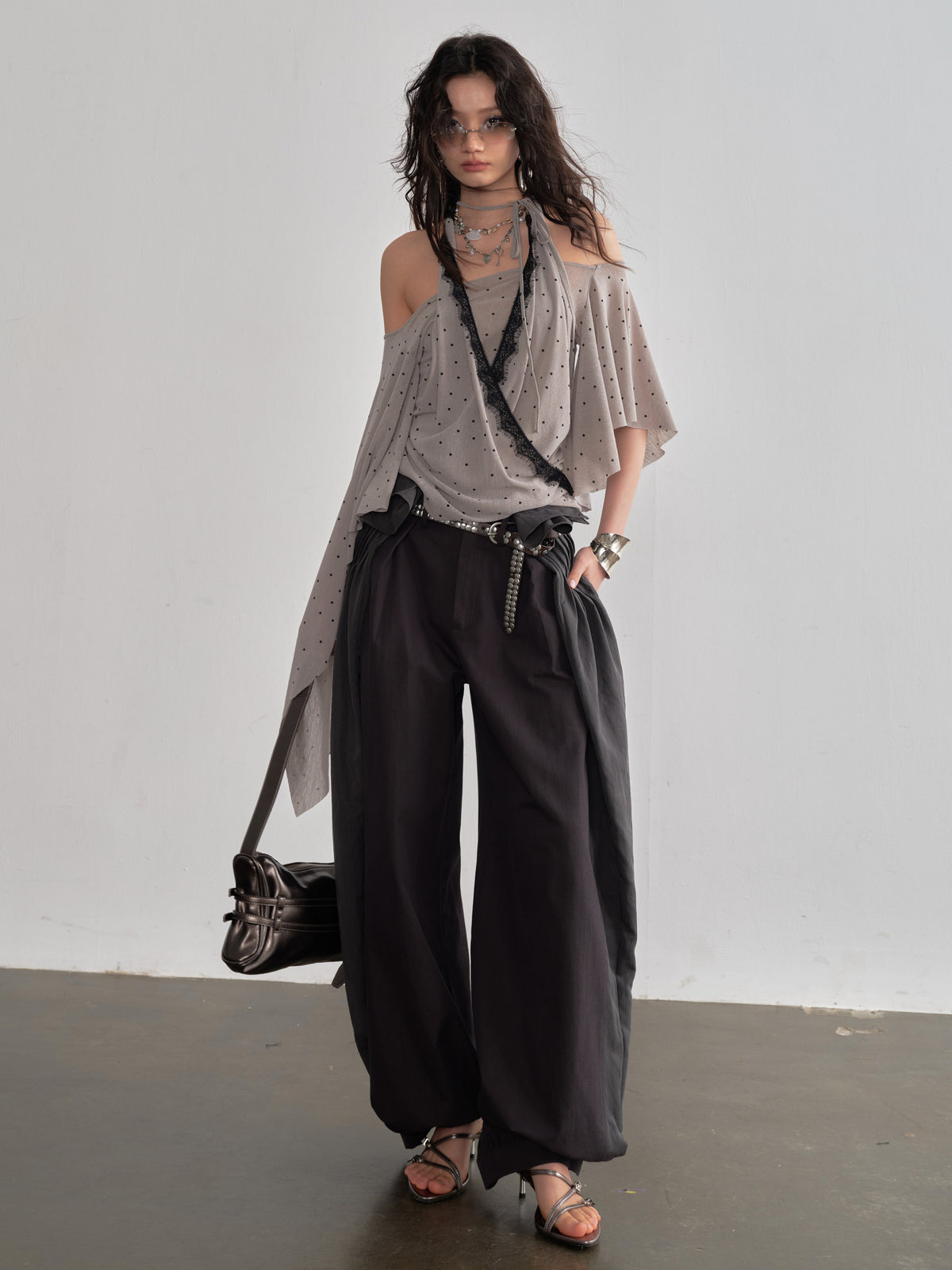 Retro-Halter Top Bluse mit asymmetrischen Ärmeln – Bild 1 | LuxeStyle