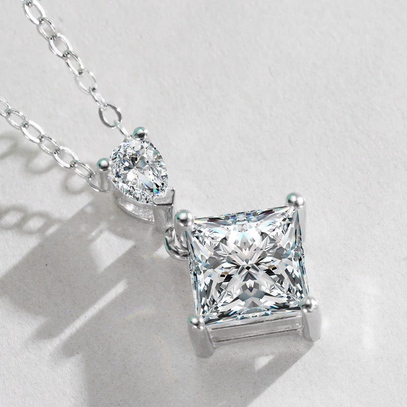 Edler Moissanite-Halsketten-Anhänger