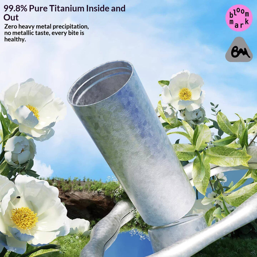 Titan-Trinkflasche mit Strohhalm, 660 ml