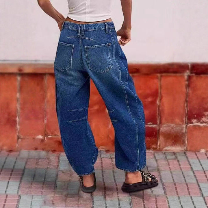 Gekräuselte Damenjeans mit Patch-Tasche