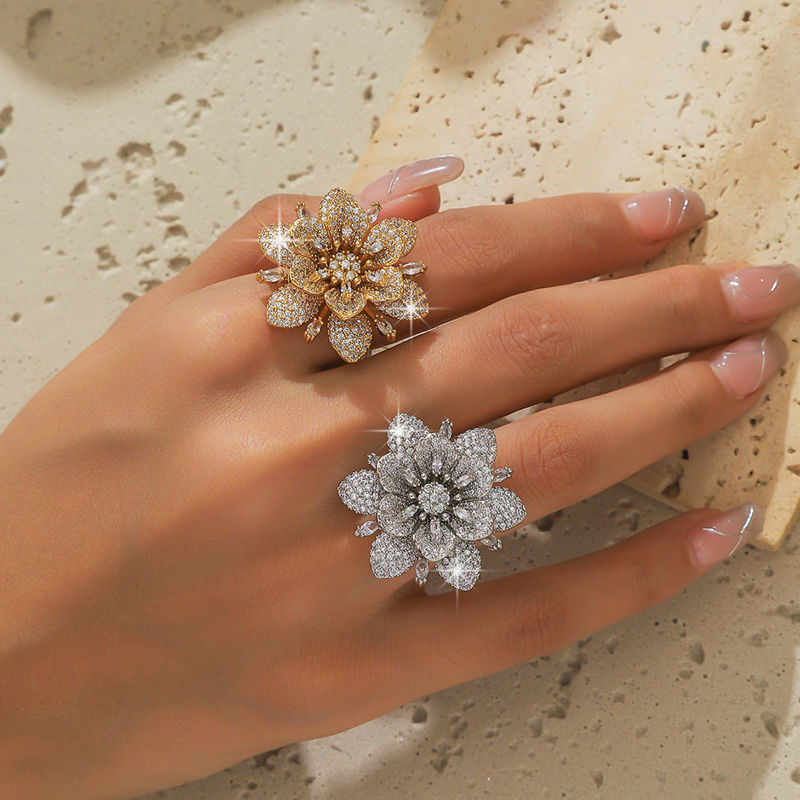 Doppellagiger Ring mit Blumenmuster – Bild 5 | LuxeStyle