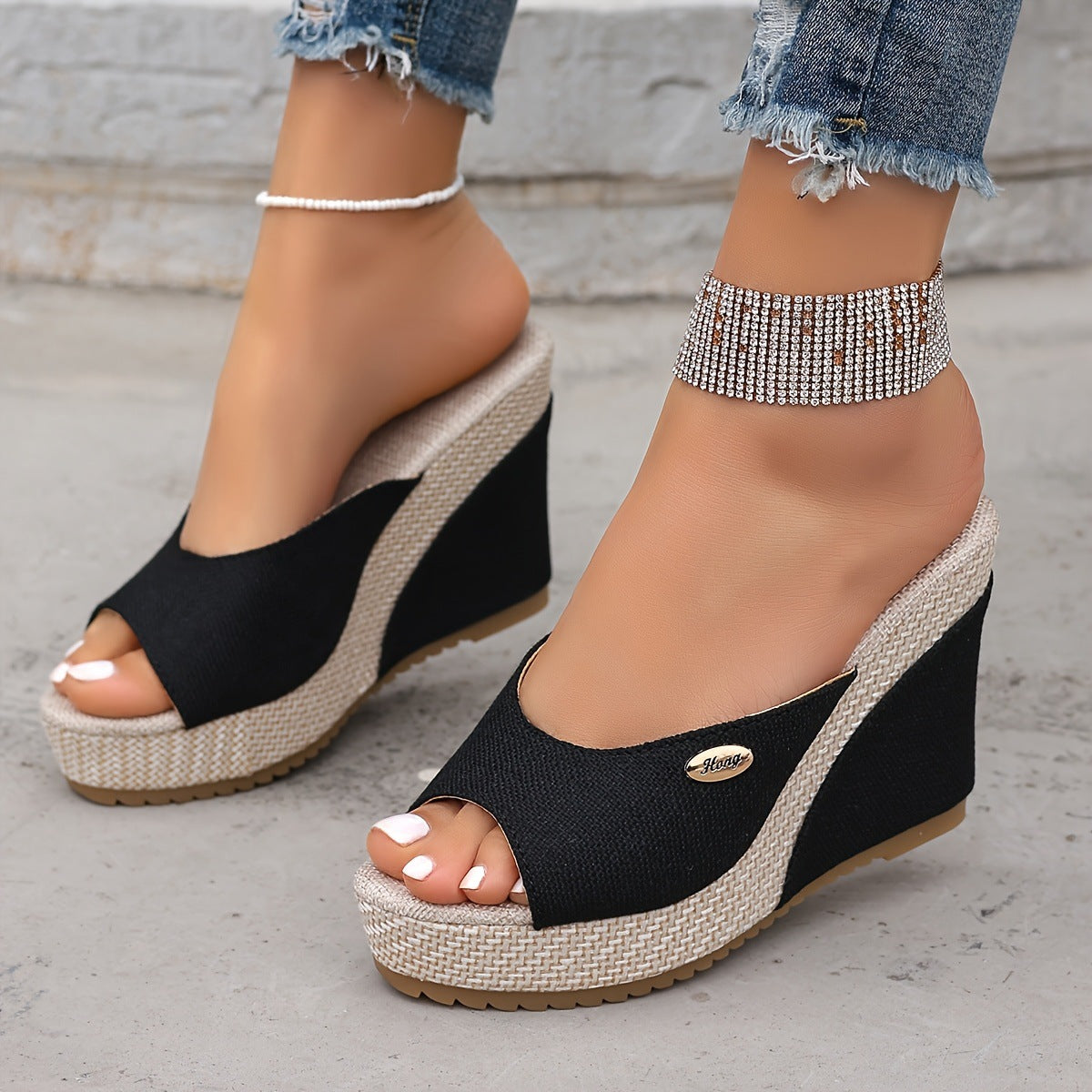 Keilsandalen aus Leder mit Schnalle – Bild 10 | LuxeStyle