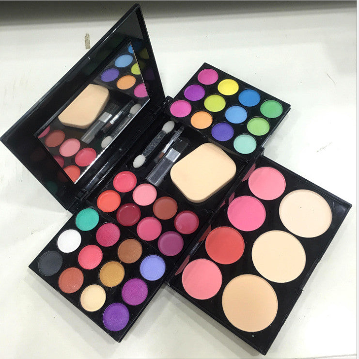 Makeup-Set mit 24 Farb‑Lids, 8 Lippen, 4 Rouge, 3 Puderkuchen – Bild 4 | LuxeStyle