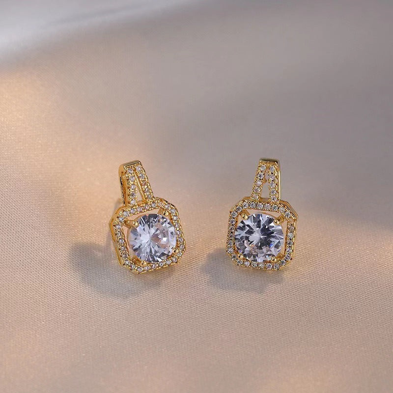 Schmuckset: Zirkon-Halskette, Ohrringe, Ring
