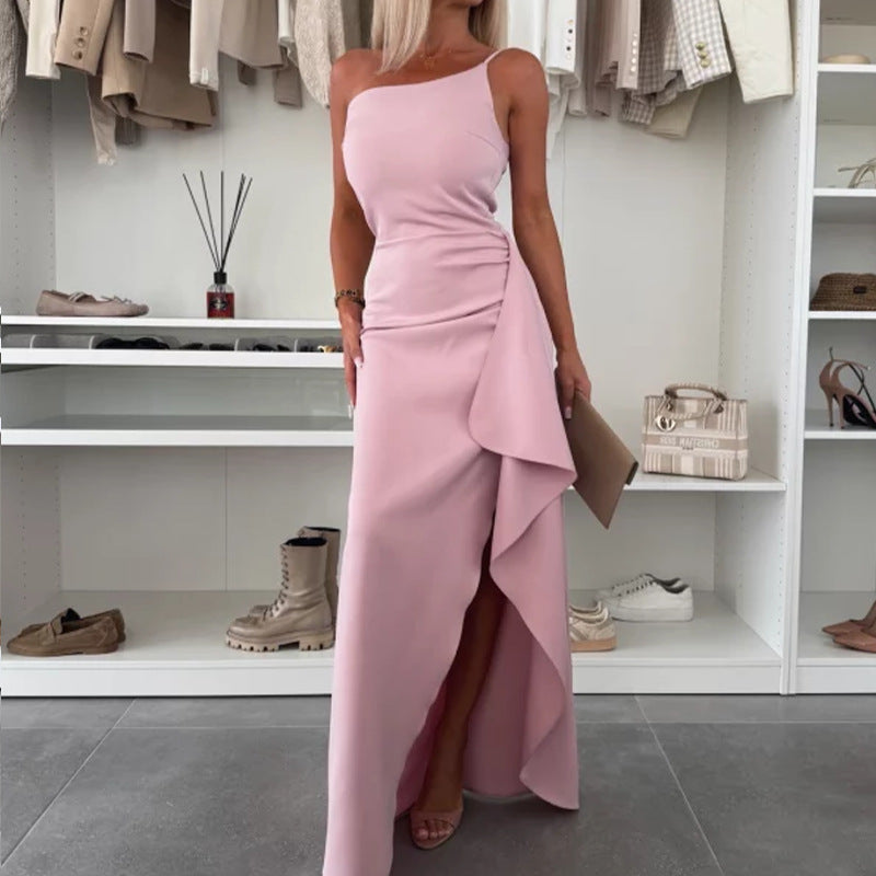 Elegantes, figurbetontes Sommerkleid mit Schlitz