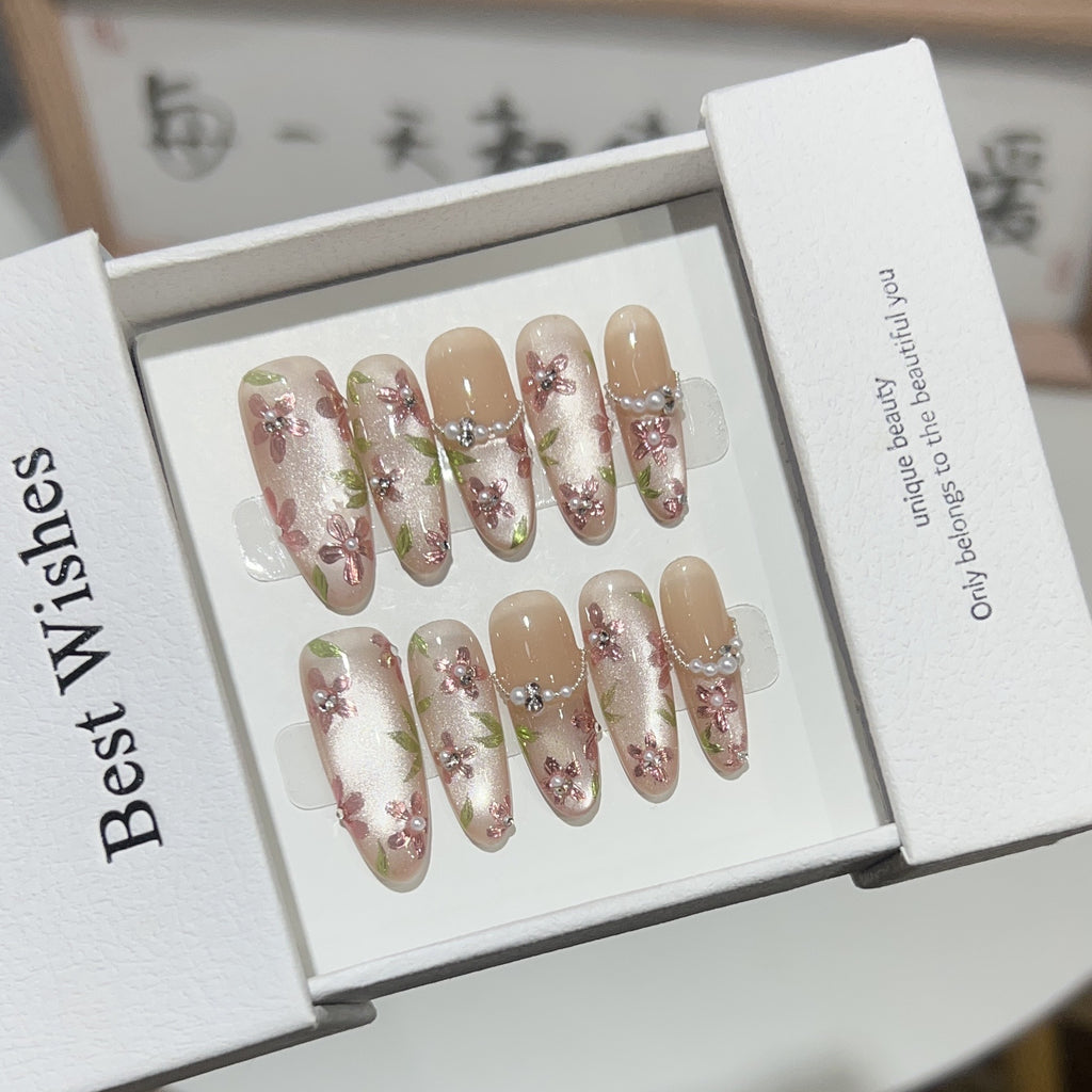 Hand-worn Nail Nude Ice Through Cat's Eye – Bild 5 | LuxeStyle