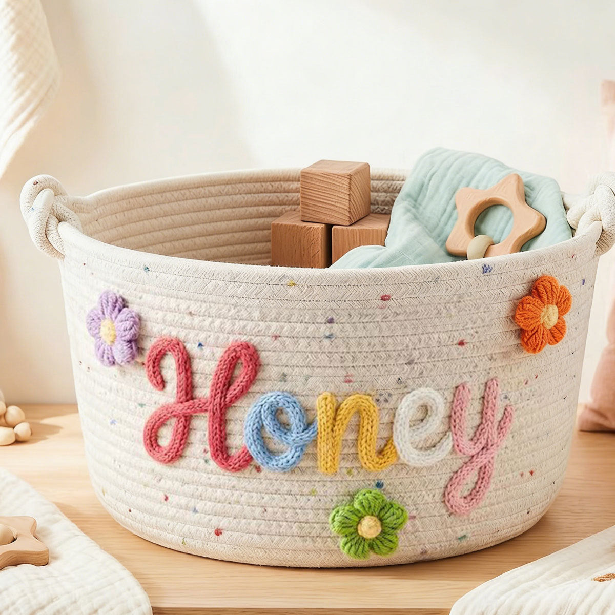 Korb aus Baumwollseil mit Buchstaben-Stickerei