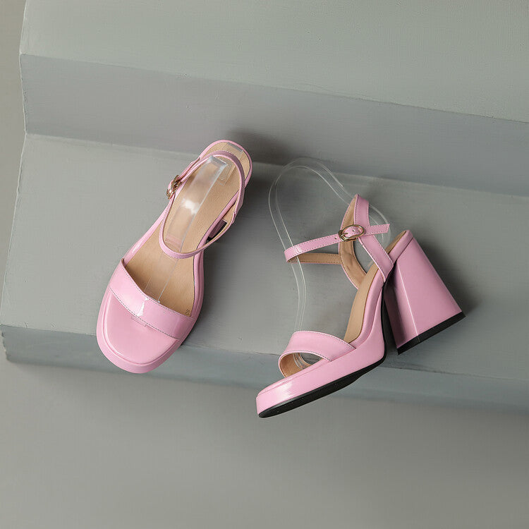 Sandalen mit klobigem Absatz