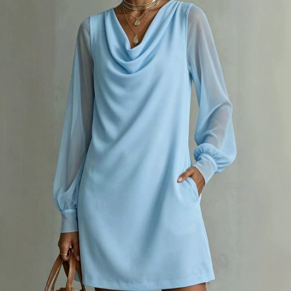 Kurzes Damenkleid mit Wasserfallausschnitt – Bild 6 | LuxeStyle