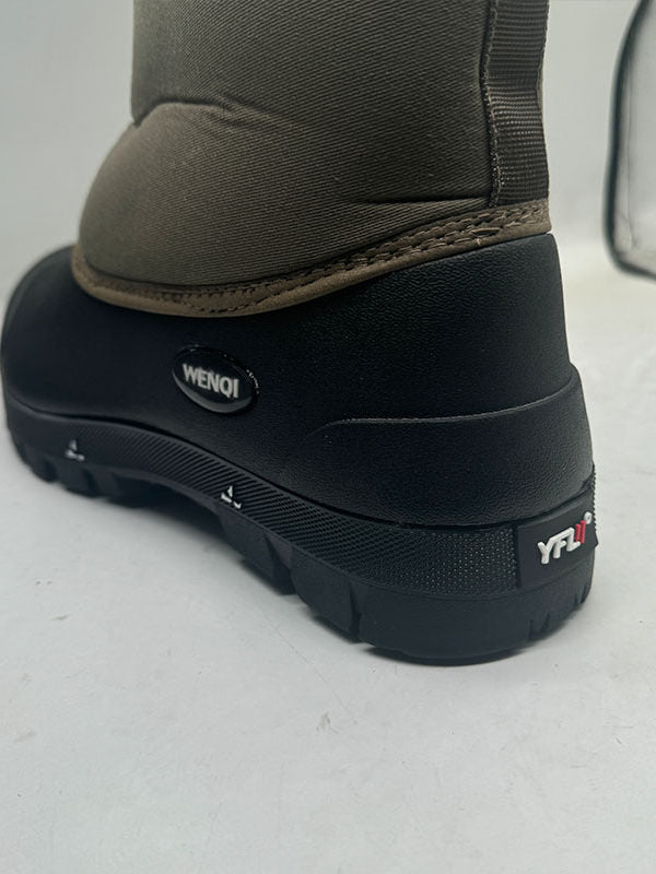 Gefütterte Outdoor-Winterstiefel aus Schaffell