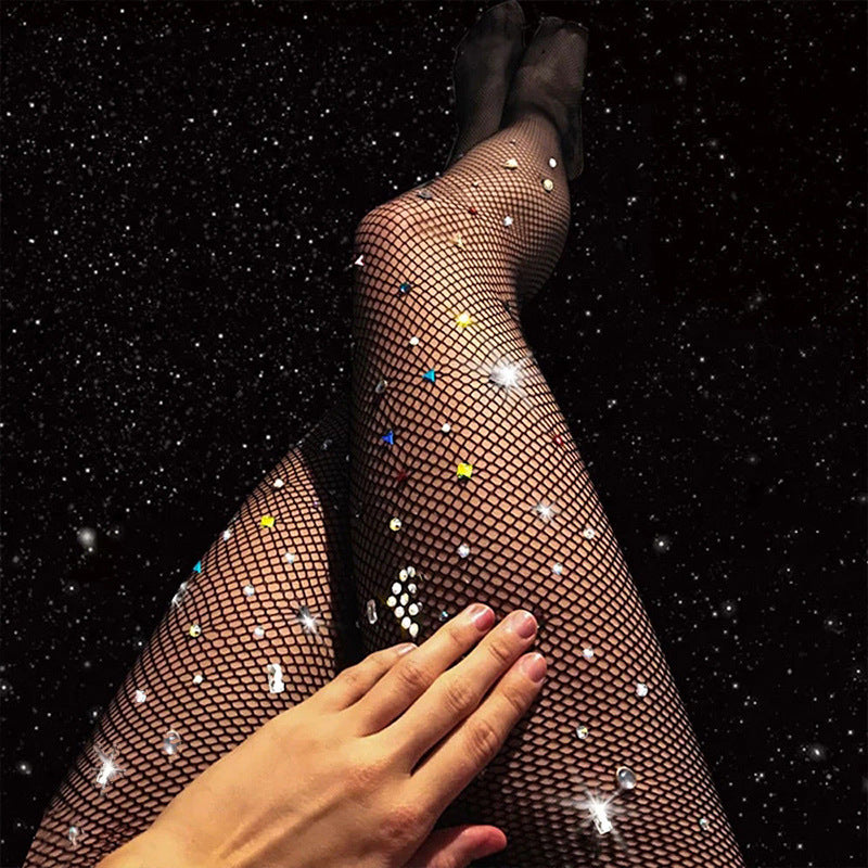 Glitzernde Netzstrümpfe mit Strass