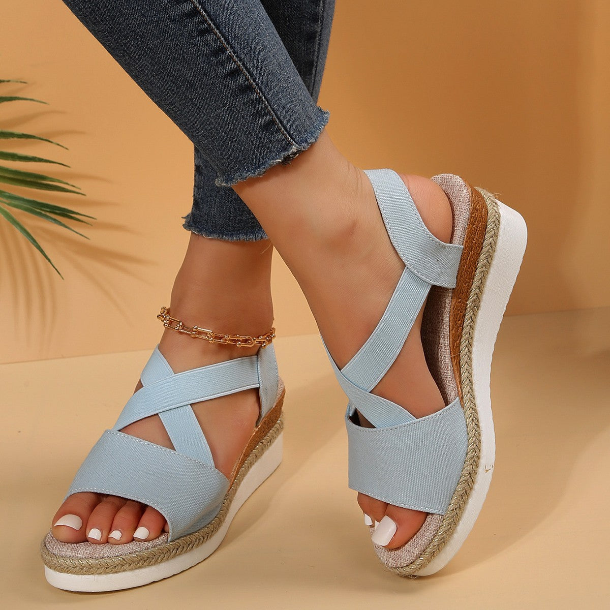 Plateau-Sandalen mit Bast-Absatz – Bild 3 | LuxeStyle