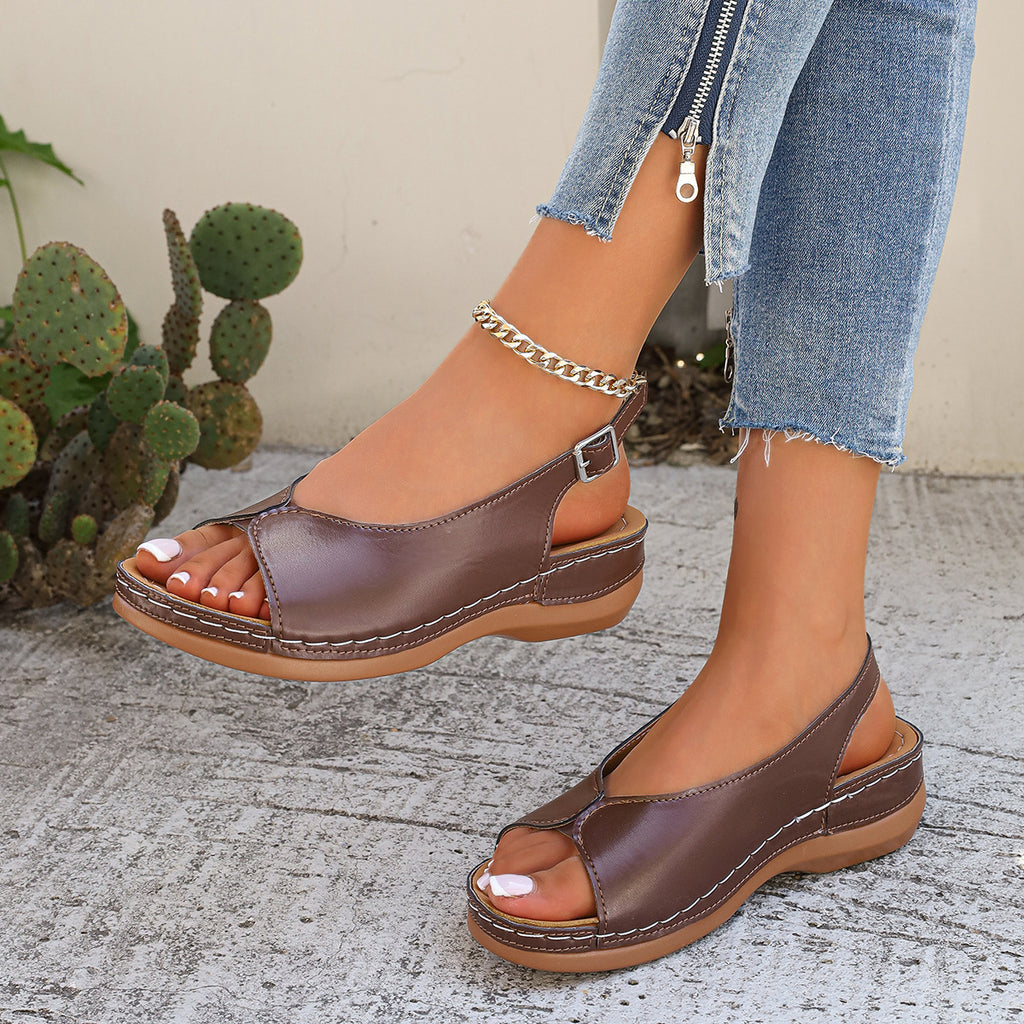 Keile-Sandalen im Römer-Stil mit Klettverschluss