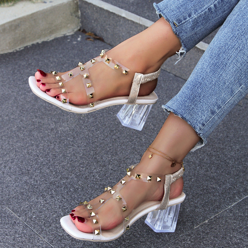 Sandalen mit Nietenriemen und Blockabsatz – Bild 17 | LuxeStyle