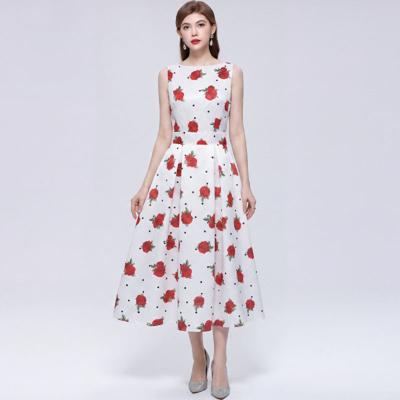 Ärmelloses, hochtailliertes Kleid mit Print