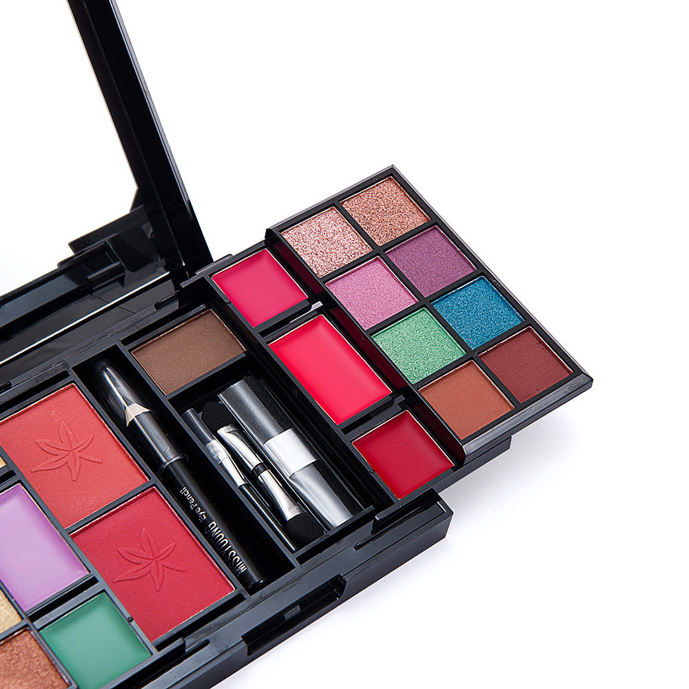 Makeup-Palette: Augen-, Lippen- und Augenbrauen-Puder – Bild 4 | LuxeStyle