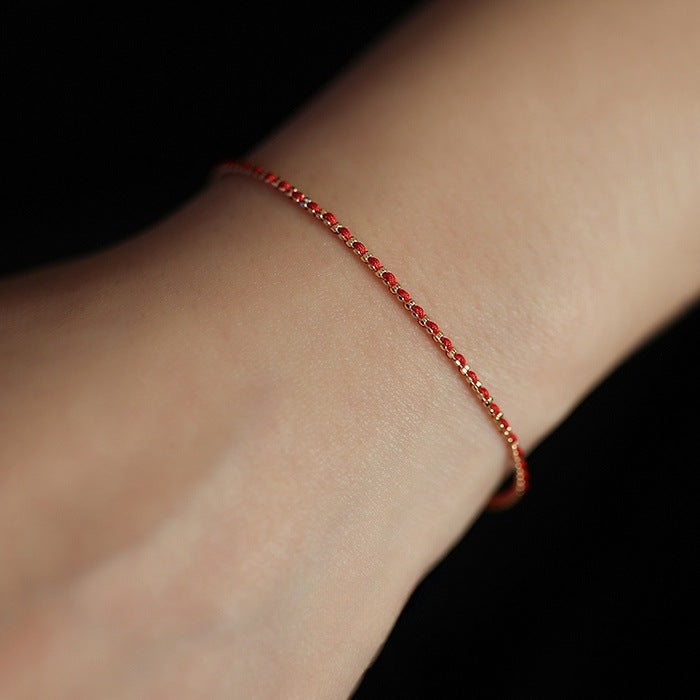 Geflochtenes Armband mit rotem Faden – Bild 9 | LuxeStyle