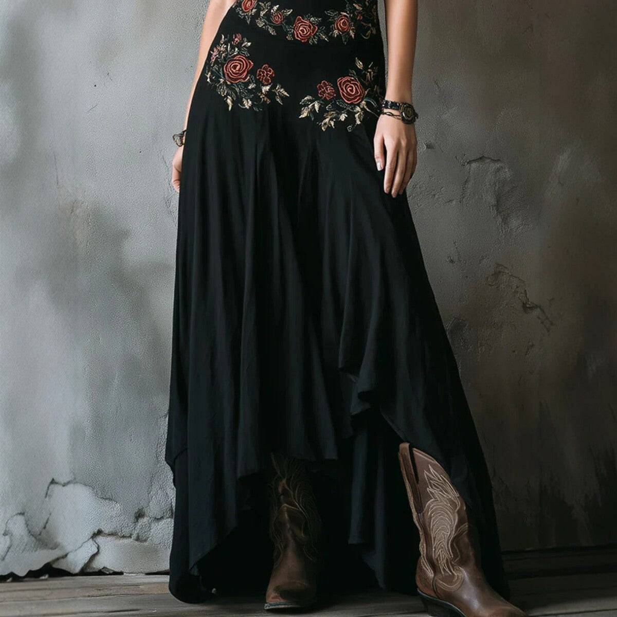 Figurschmeichelndes Kleid mit asymmetrischem Saum