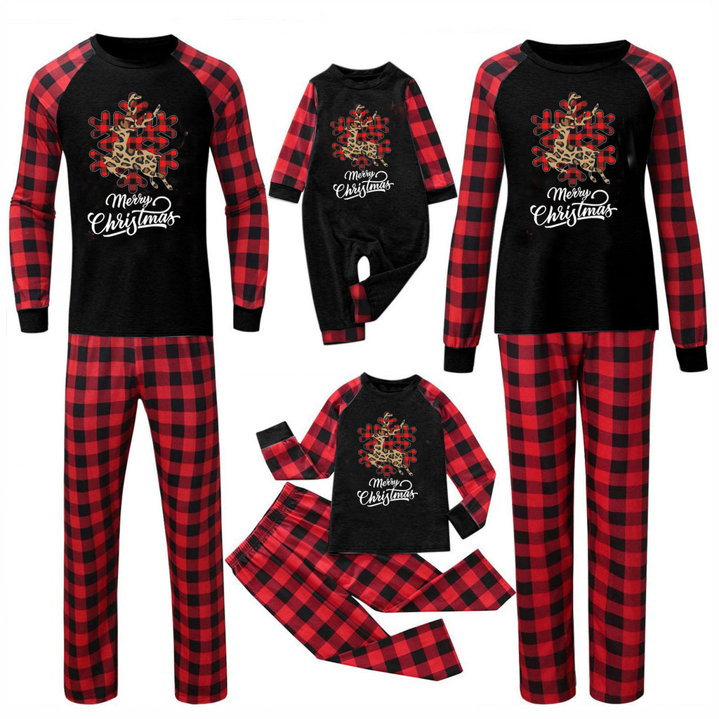 Weihnachts-Pyjama für die ganze Familie