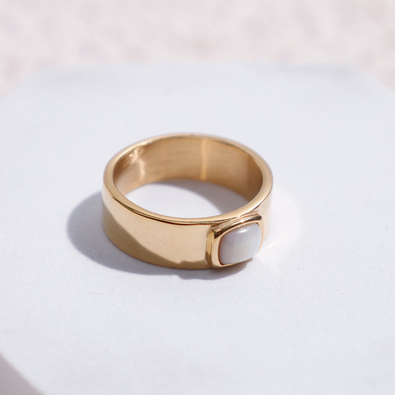 Eleganter Retro-Ring aus Edelstahl