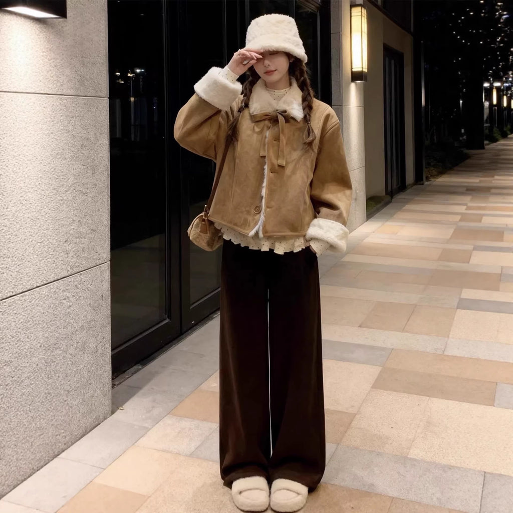Kurze Lammfell-Jacke mit Kunstfellkragen – Bild 6 | LuxeStyle