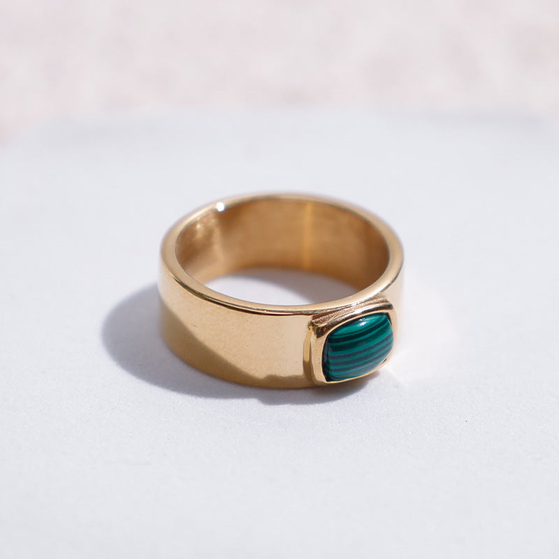 Eleganter Retro-Ring aus Edelstahl