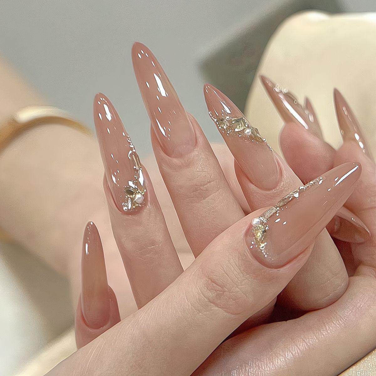 Handgemachte Nageltipps