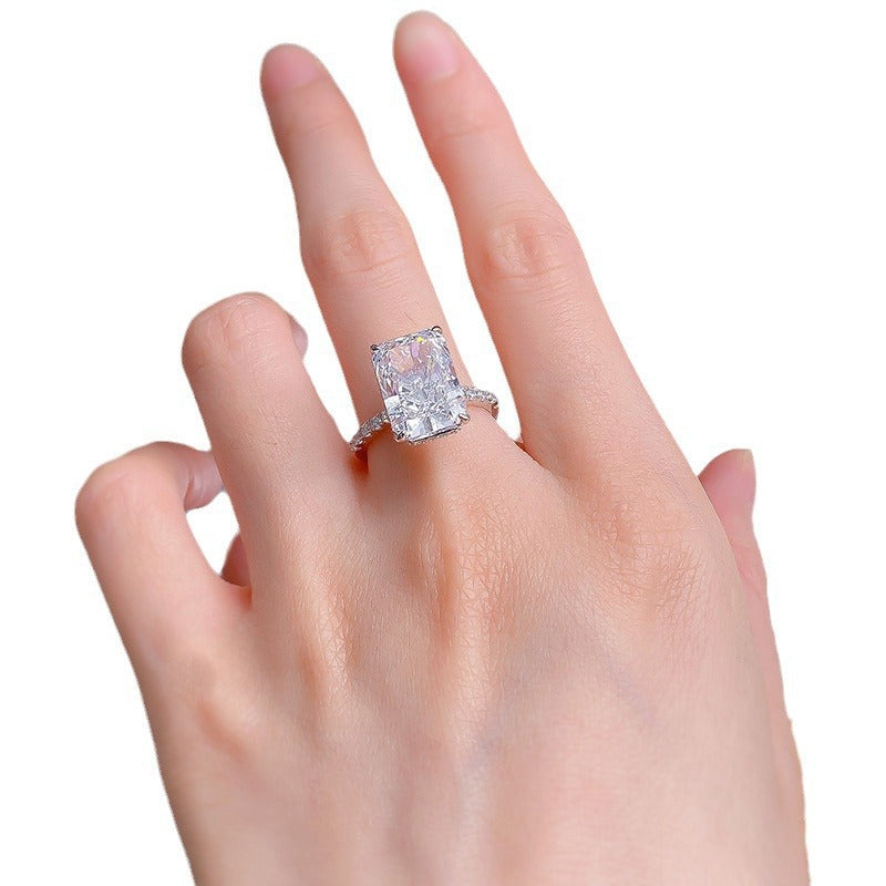 Minimalistischer Ring mit weissem Strasssteinen – Bild 4 | LuxeStyle