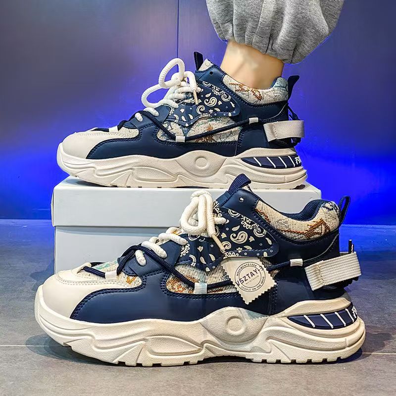 Freizeitschuhe mit dicker, rutschfester Sohle