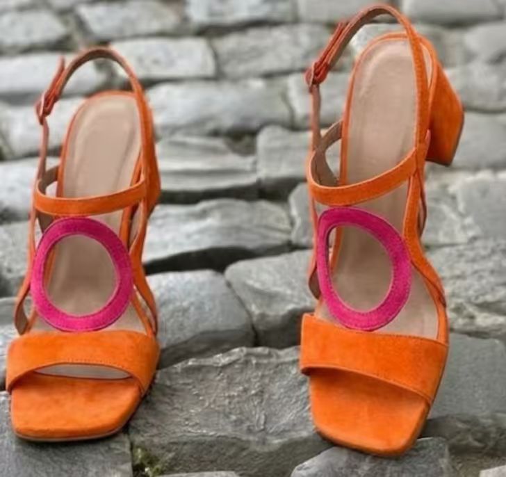 High-Heel Wildleder-Sandalen mit Schnalle
