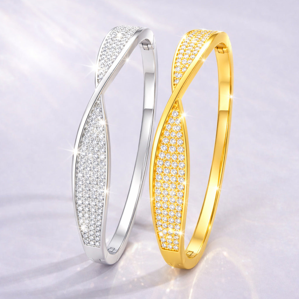 Gedrehtes Armband mit Zirkonia