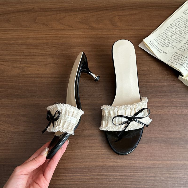 Sandalen mit Schleife und hohem Absatz