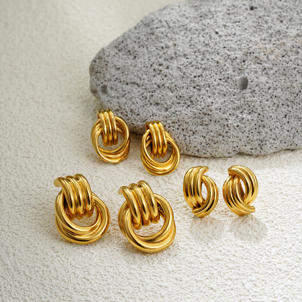 Goldene Streifenohrringe