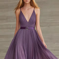Elegantes Plisseekleid aus Chiffon mit V-Ausschnitt – Bild 1 | LuxeStyle