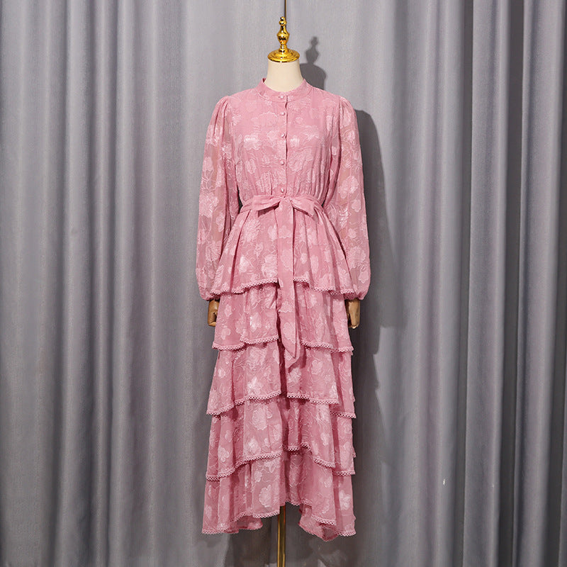 Elegantes, tailliertes Kleid mit Spitze