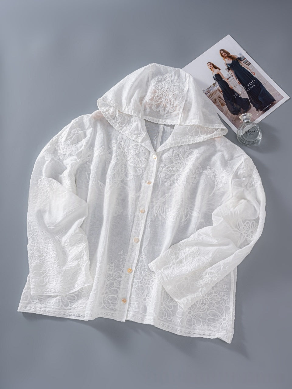 Kapuzen-Shirt mit Stickerei und Häkel-Details – Bild 1 | LuxeStyle