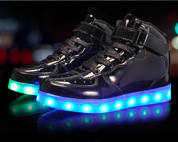 Leuchtende High-Top Kinderschuhe