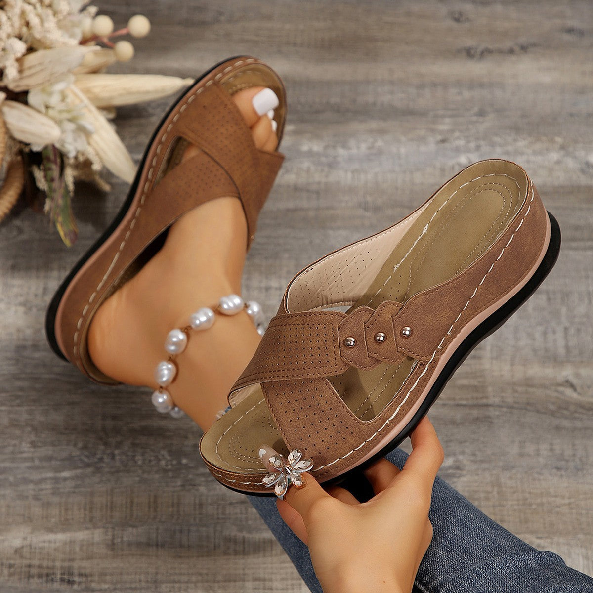 Bequeme, rutschfeste Pantoletten – Bild 7 | LuxeStyle