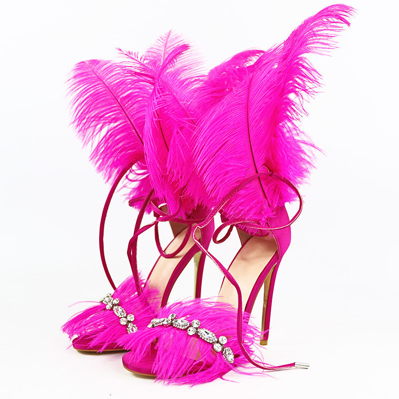 Catwalk Sandalen mit Strass und Federn – Bild 8 | LuxeStyle