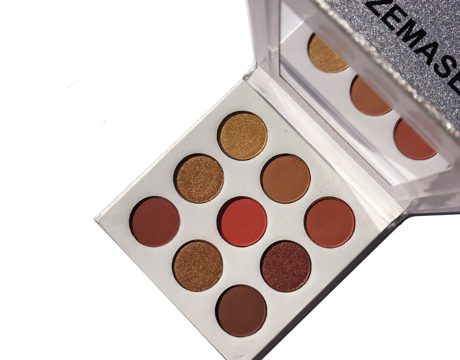 Lidschatten-Palette mit Schimmer und Mattfarben – Bild 3 | LuxeStyle