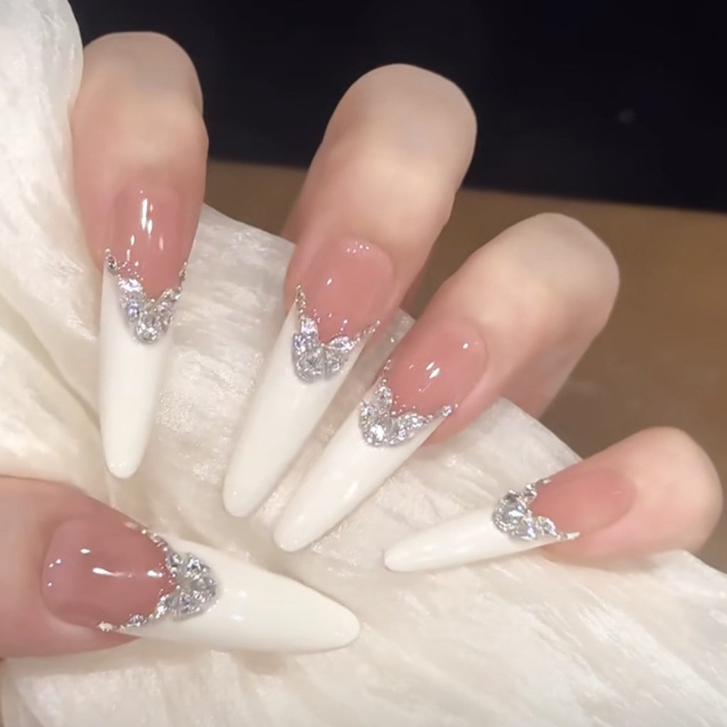 Handgemachte French Nails mit Zirkon & Kristall
