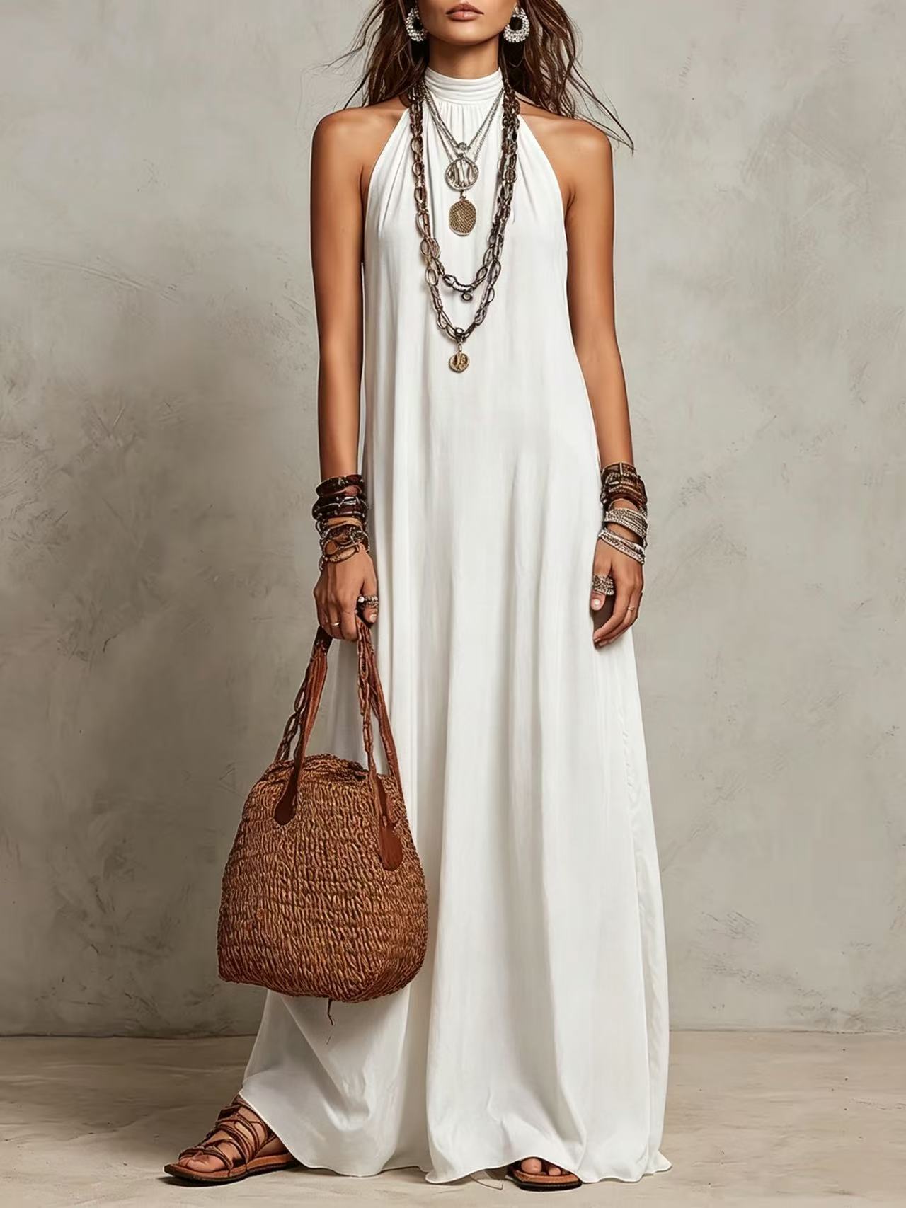 Langes Damenkleid mit schmeichelhaftem Schnitt