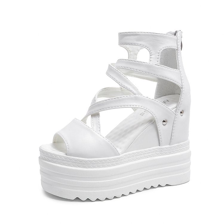 Plateau-Sandalen mit Riemchen und Peeptoe