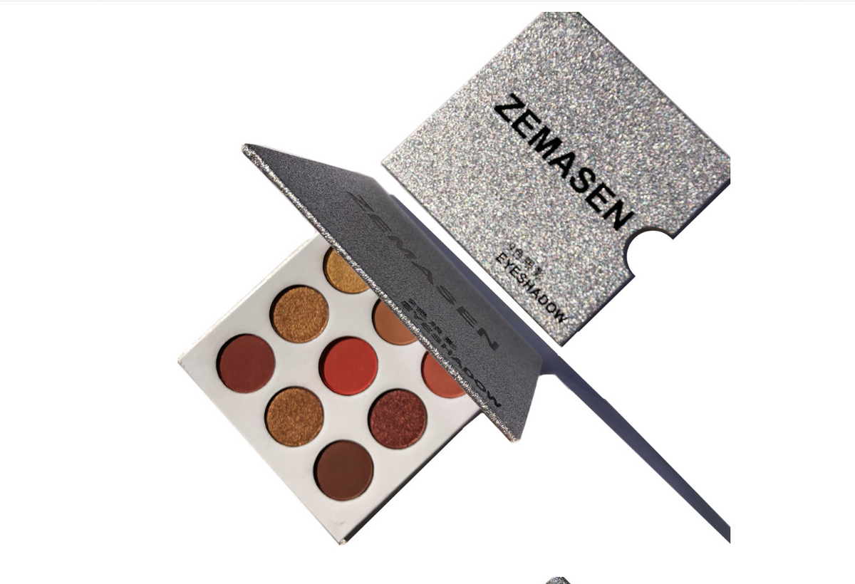Lidschatten-Palette mit Schimmer und Mattfarben – Bild 2 | LuxeStyle
