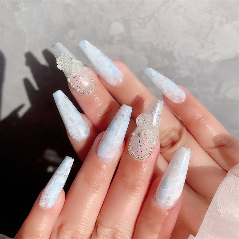 Weiches Macchiato-Blau Nagelset – Bild 3 | LuxeStyle